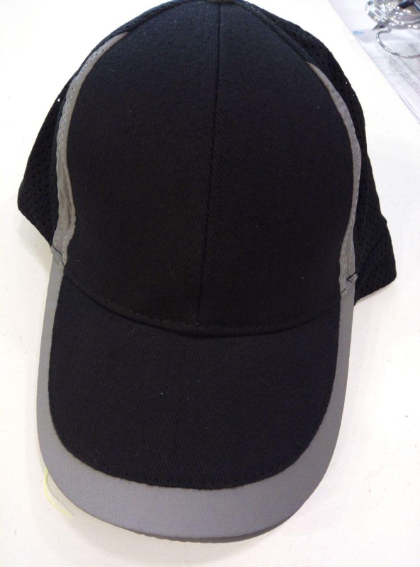 Кепка із сіткою 6-клинна ЧОРНА зі світловідбивними елементами - фото