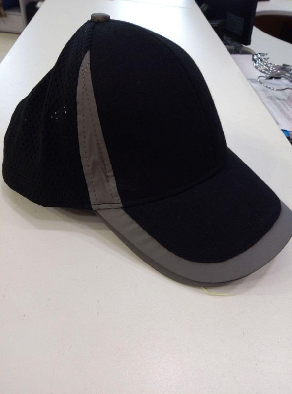 Кепка із сіткою 6-клинна ЧОРНА зі світловідбивними елементами - фото №2