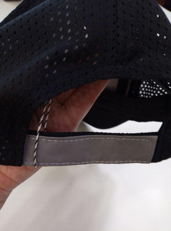 Кепка із сіткою 6-клинна ЧОРНА зі світловідбивними елементами - фото №3