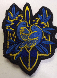 Шеврон вишитий Української тематики  СИНІ  ПТАХИ НА ТРИЗУБІ - фото