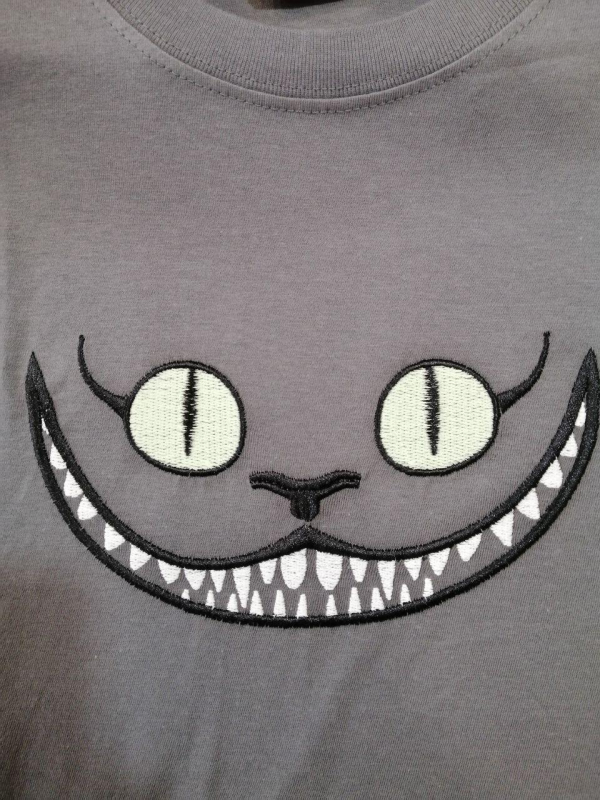 Футболка  СІРА (графіт) з вишивкою ПОСМІШКА ЧЕШИРСЬКОГО КОТА   р.М - фото №2