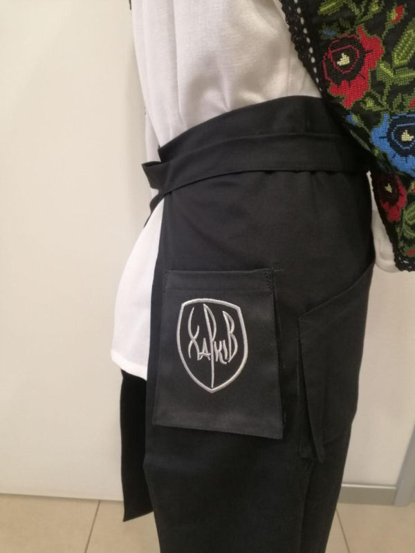 Фартух офіціанта  ЧОРНИЙ з вишивкою "ХАРКІВ НЕЗЛАМНИЙ" - фото №3