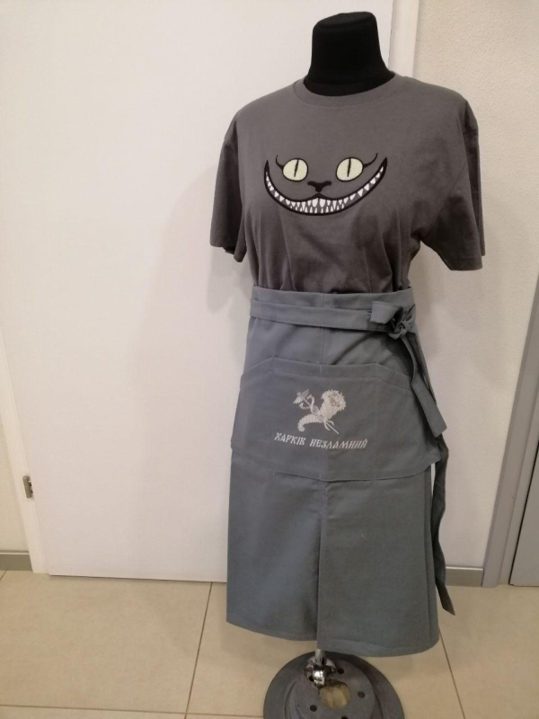 Фартух офіціанта  ЧОРНИЙ з вишивкою "ХАРКІВ НЕЗЛАМНИЙ" - фото №5