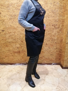 Фартух кухонний ЧОРНИЙ, з вишивкою на нагруднику "ЧАШКА КАВИ" - фото