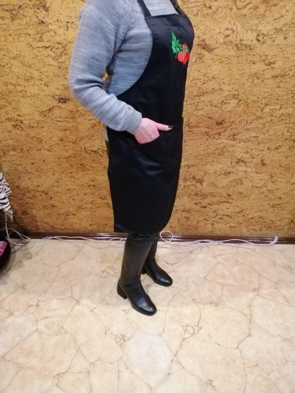 Фартух кухонний ЧОРНИЙ, з вишивкою на нагруднику "ПОМІДОРИ" - фото №2