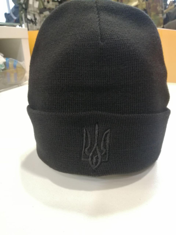Шапка зимова в,язана ЧОРНА з вишивкою "Тризуб" , р. універсальний - фото №2
