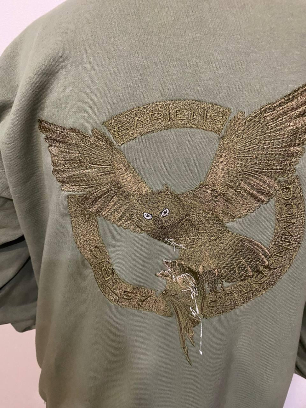 Худі  з принтом СОВА ГУР (з кажаном) на спині, темна олива р.М, Л - фото №3