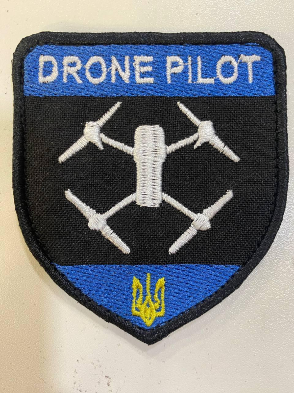 Шеврон вишитий ПІЛОТ ДРОНА (англ) фон чорный, р.6.5 х 8 - фото №2
