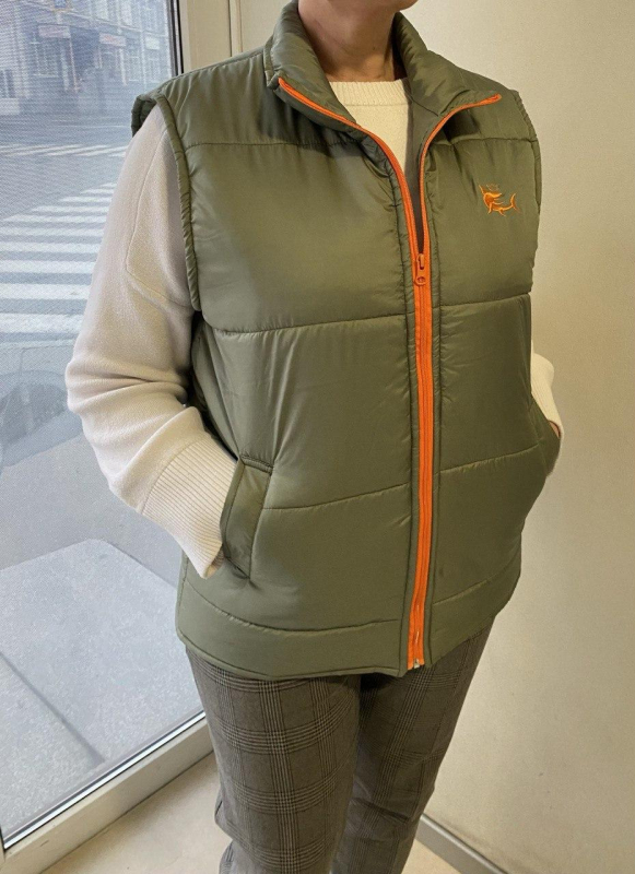 Жилет утеплений стеганий , кишені-листочки,світла олива,  р.56-58 - фото