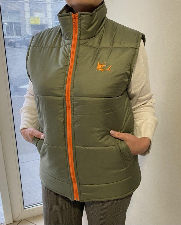 Жилет утеплений стеганий , кишені-листочки,світла олива,  р.56-58 - фото №2