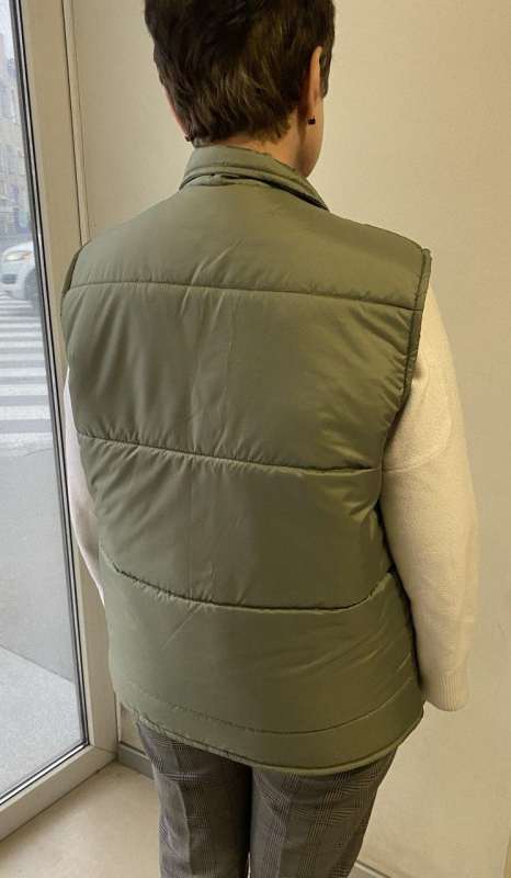 Жилет утеплений стеганий , кишені-листочки,світла олива,  р.56-58 - фото №3