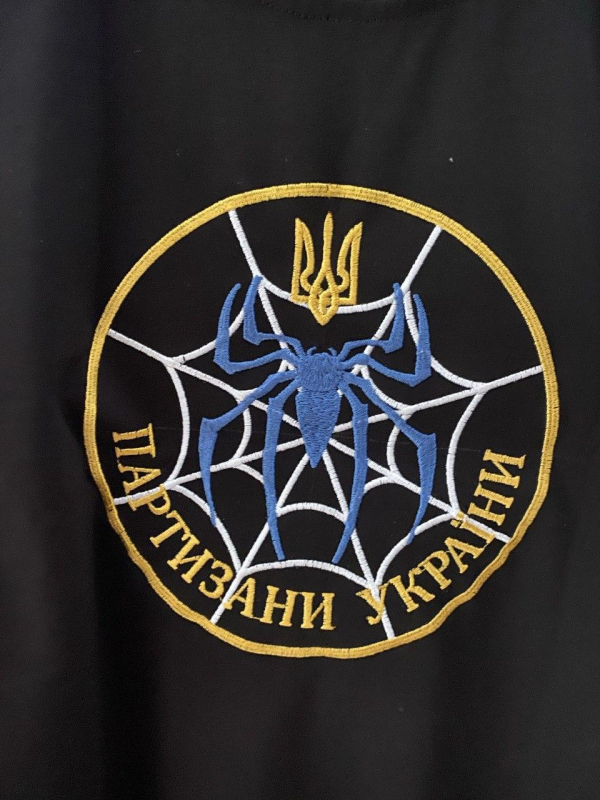 Футболка чоловіча хб, ЧОРНА, з вишивкою ПАРТИЗАНИ УКРАЇНИ - фото №2