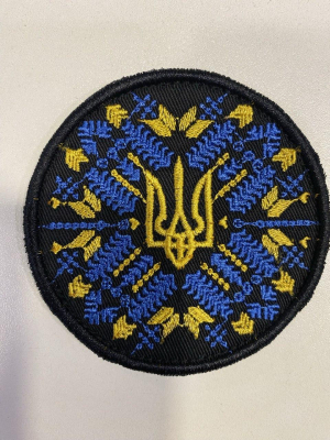 Шеврон вишитий Української тематики ТРИЗУБ НА ОРНАМЕНТІ синьо-жовтий - фото