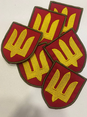 Шеврон на липучці "ГЕРБ ЗСУ ракетні війська артилерія" жовтий на червоному - фото